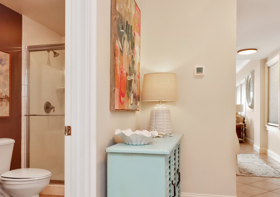 Full Bathroom in Hallway