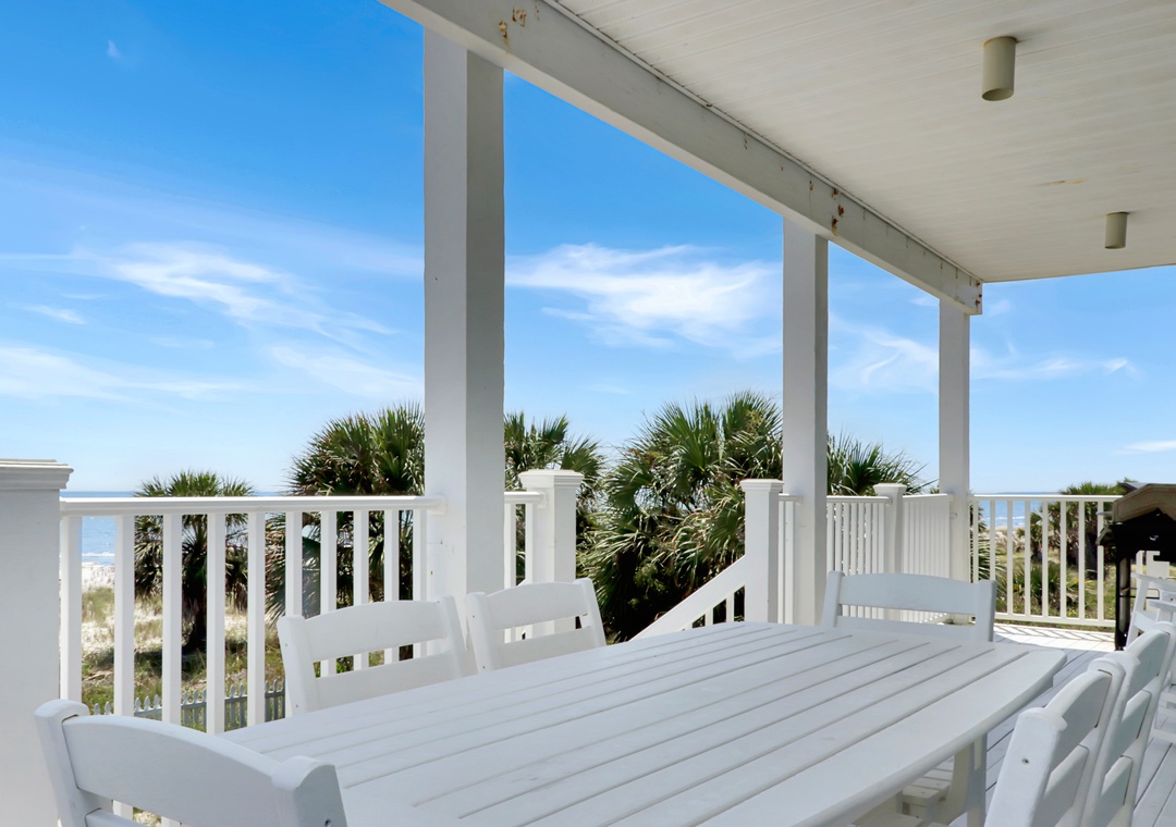 Beach Front Outdoor Dining