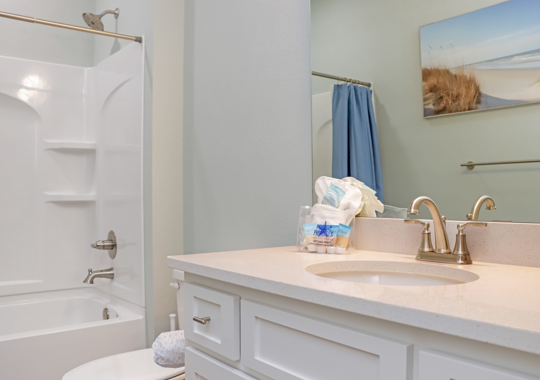 Full Bathroom in Hallway