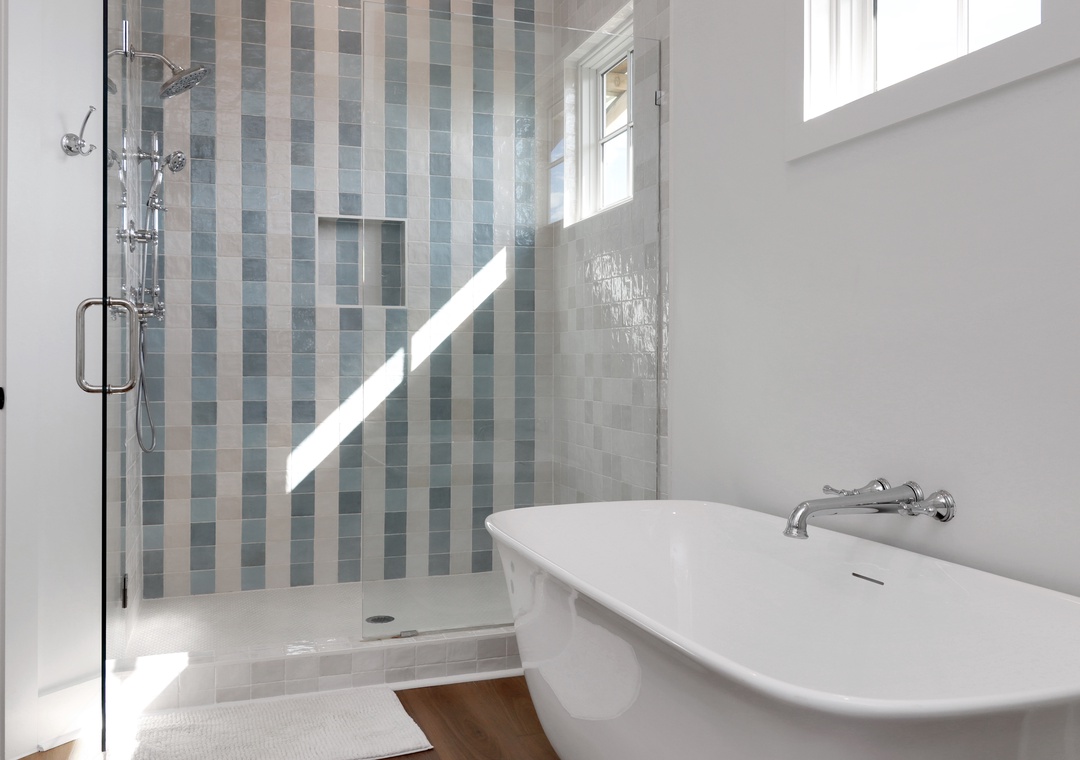 Bedroom 4 - Master Bathroom Tub and Shower