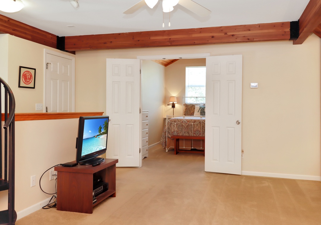 Upstairs Loft with Bedroom 4