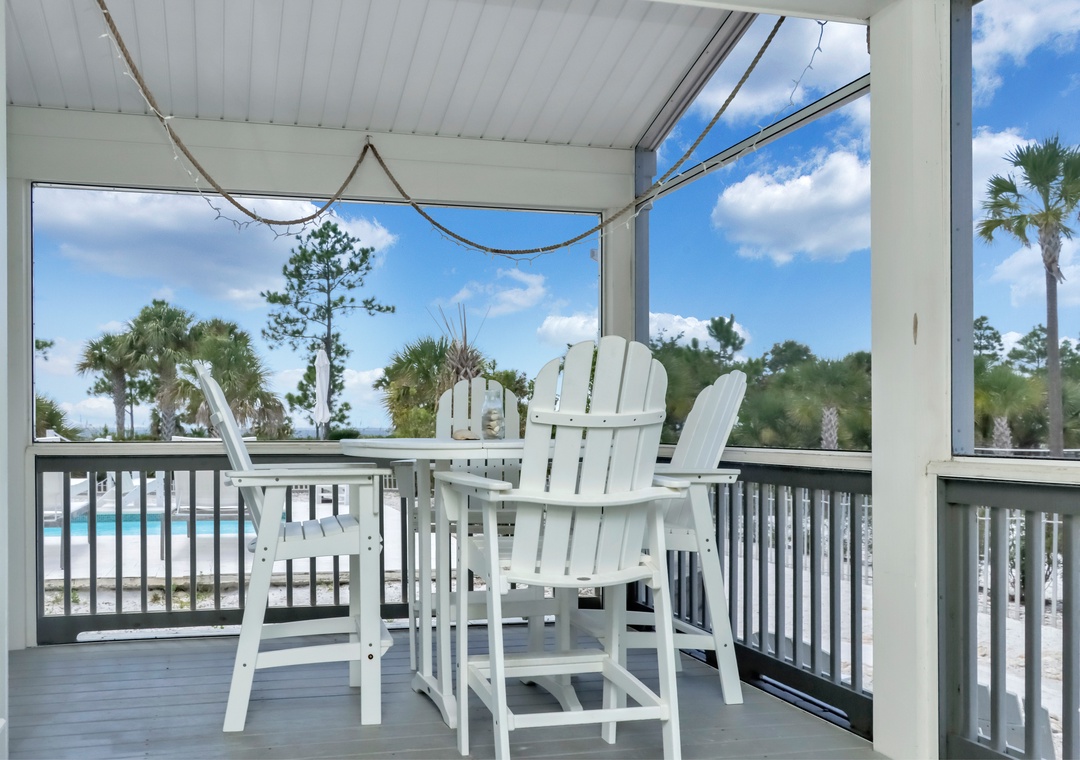 Outdoor Dining on Screened Porch