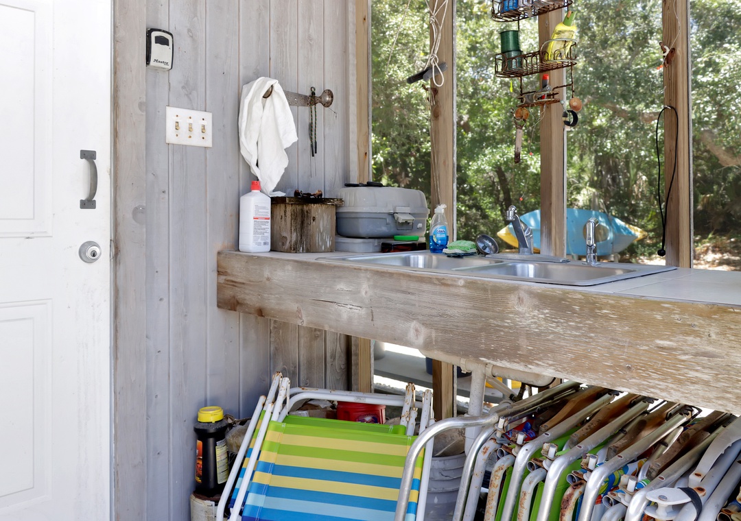 Screened Area to Prepare Your Fish