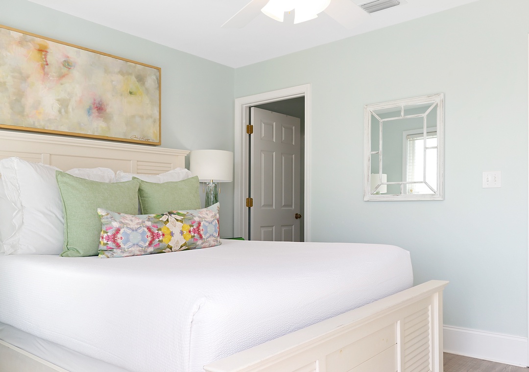 Master Bedroom 2 with Queen Bed