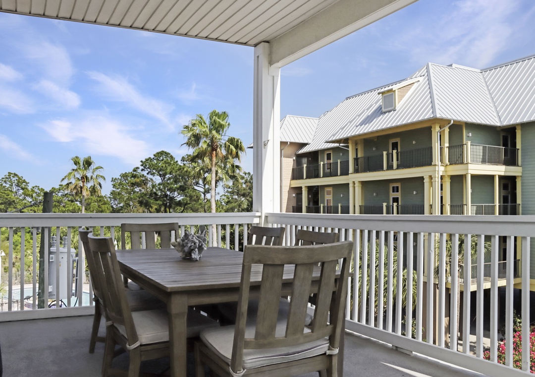 Beach Front Deck - Outdoor Dining