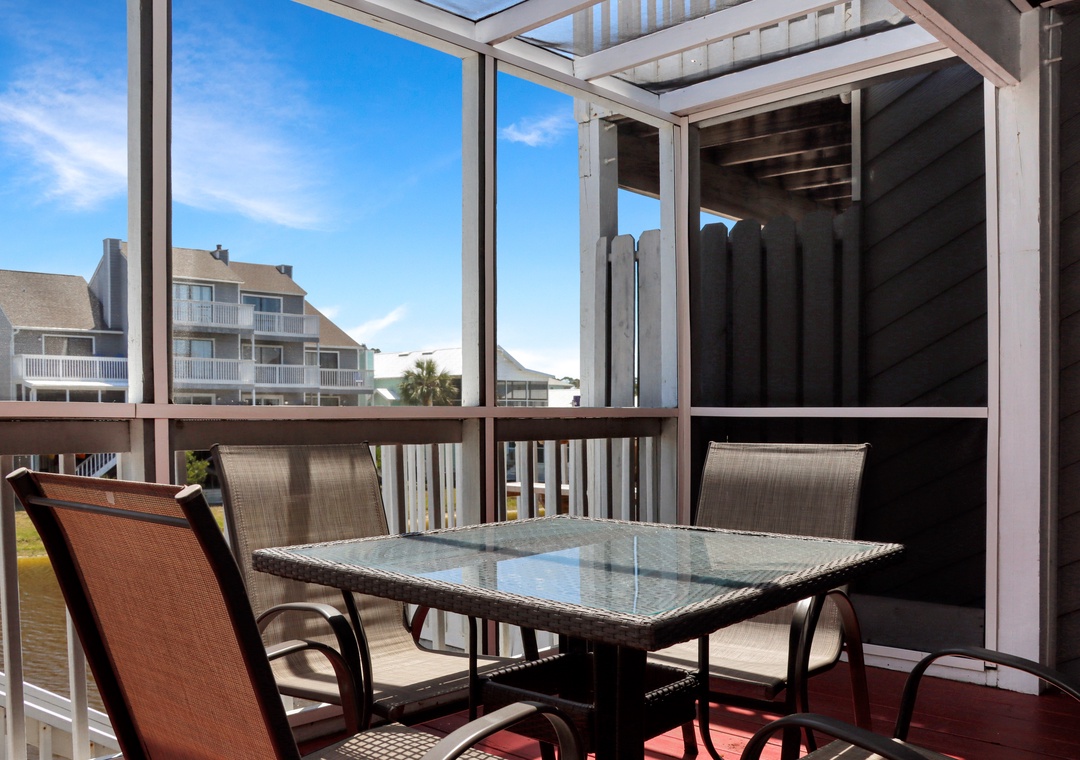 Outdoor Dining on Screened Deck