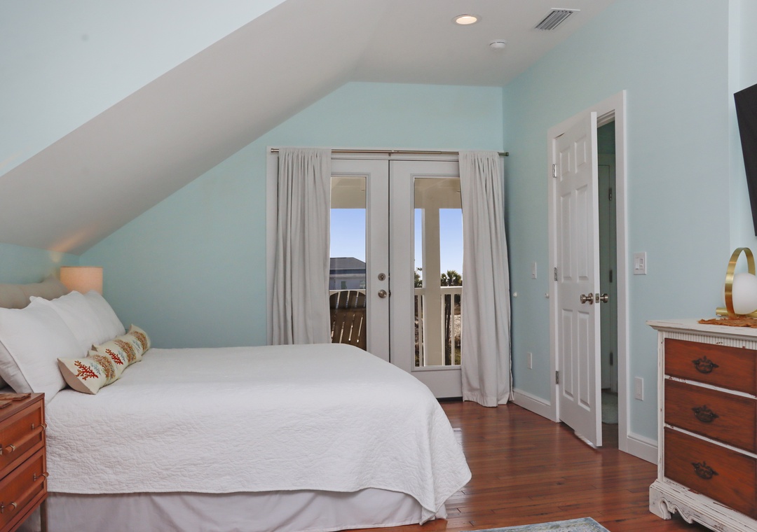 Bedroom 3 - Beach View Master Bedroom