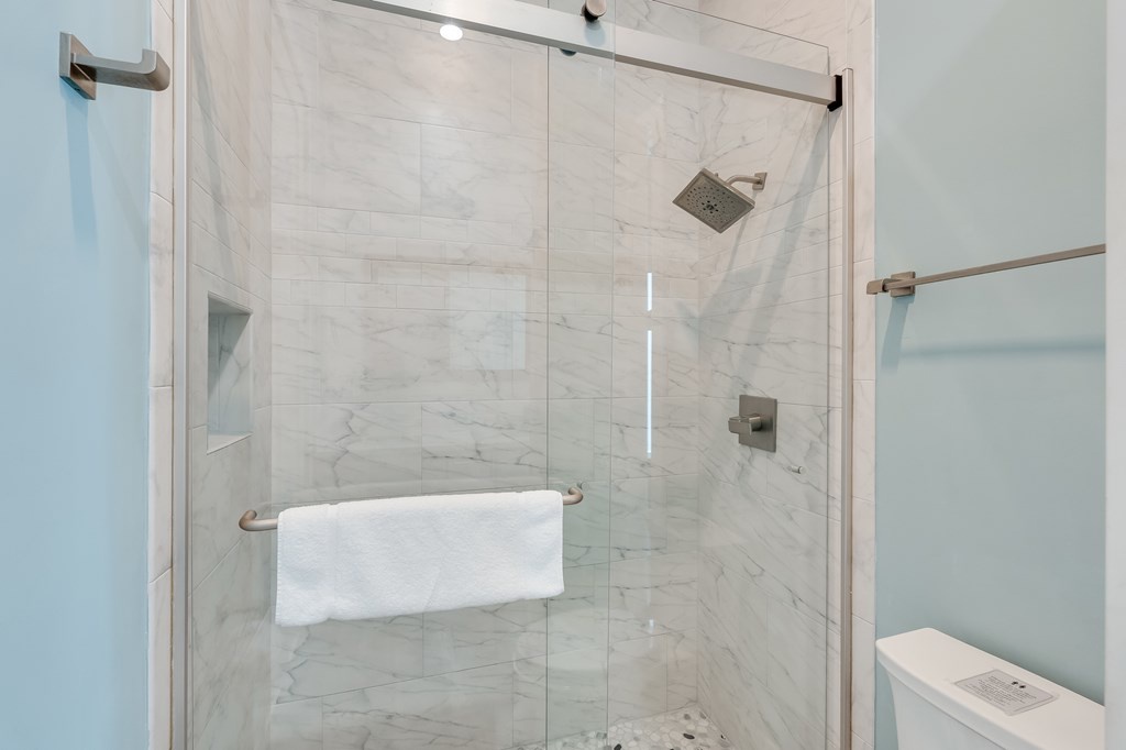 Shared Full Bathroom