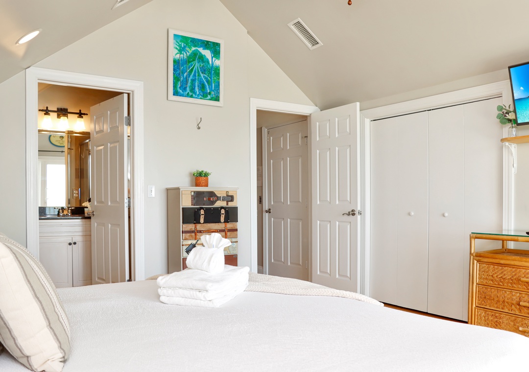 Bedroom 5 with Master Bathroom