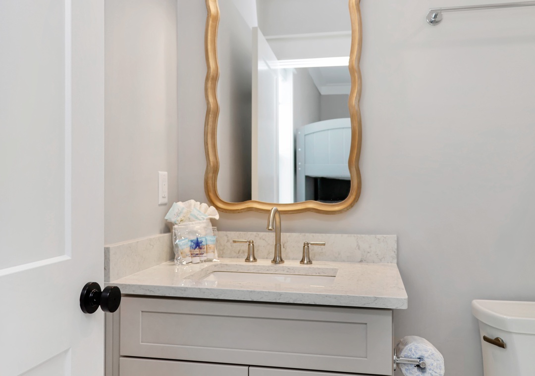 Bedroom 9 - Full Bathroom