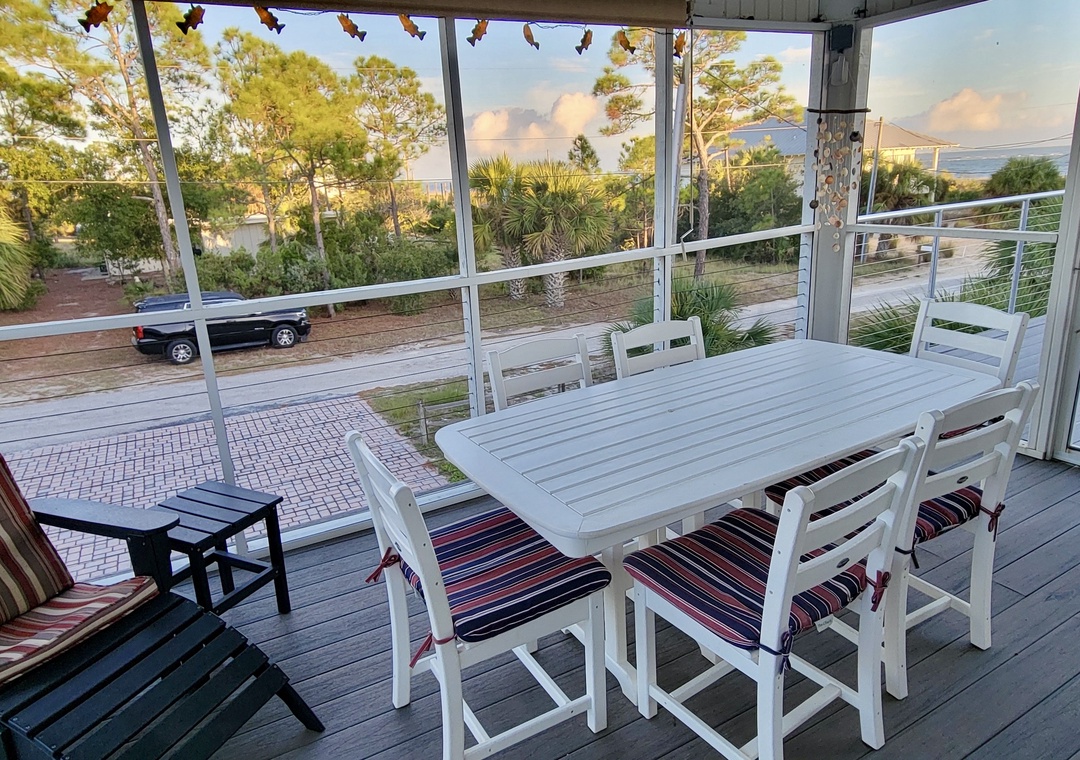 Screened-In Gulf View Deck with Dining