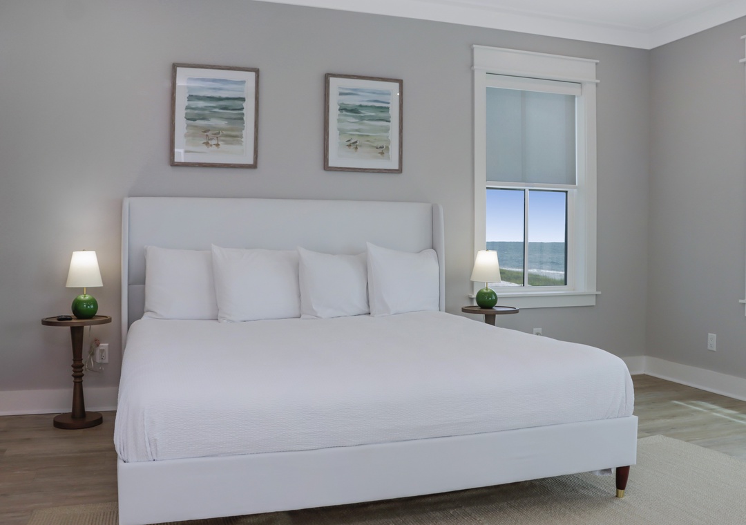 Bedroom 1 - Beach Front Master Bedroom