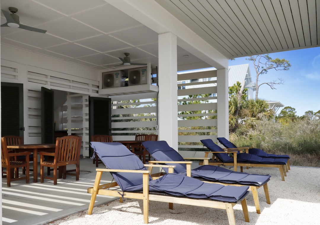 Covered Patio and Outdoor Dining
