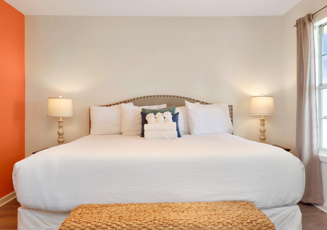 Bedroom 1 - King Bed