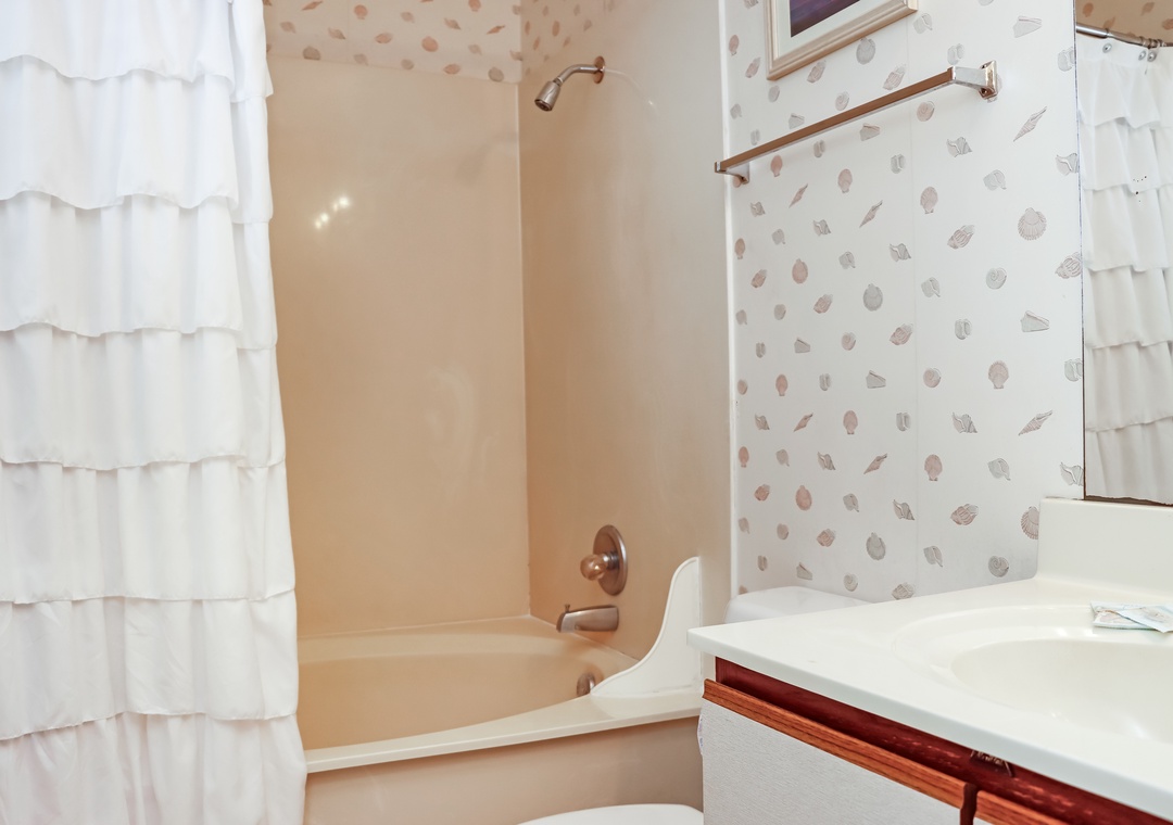 Bedroom 2 - Master Bathroom with Shower/Tub Combo