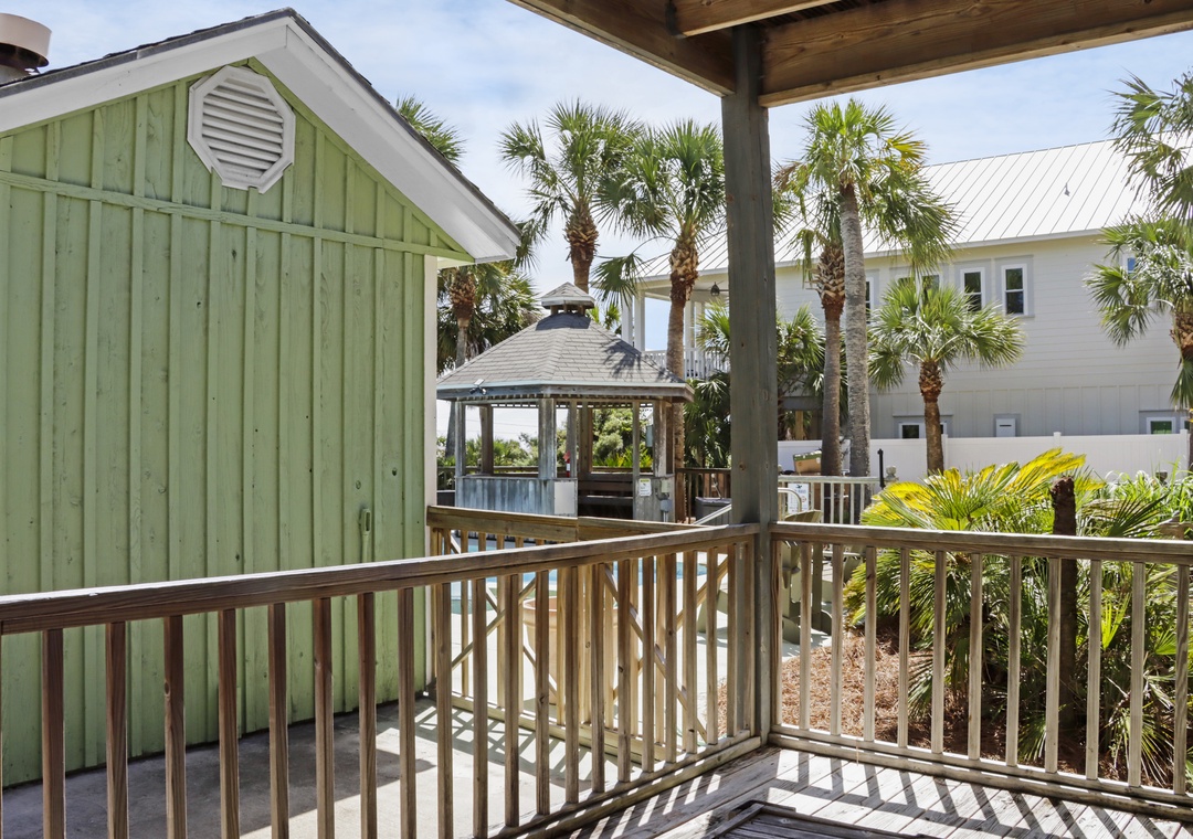 Small Deck off of Kitchenette