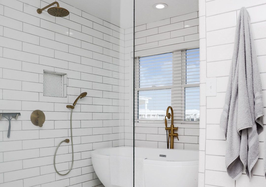 Bedroom 3 - Master Bathroom Shower and Tub