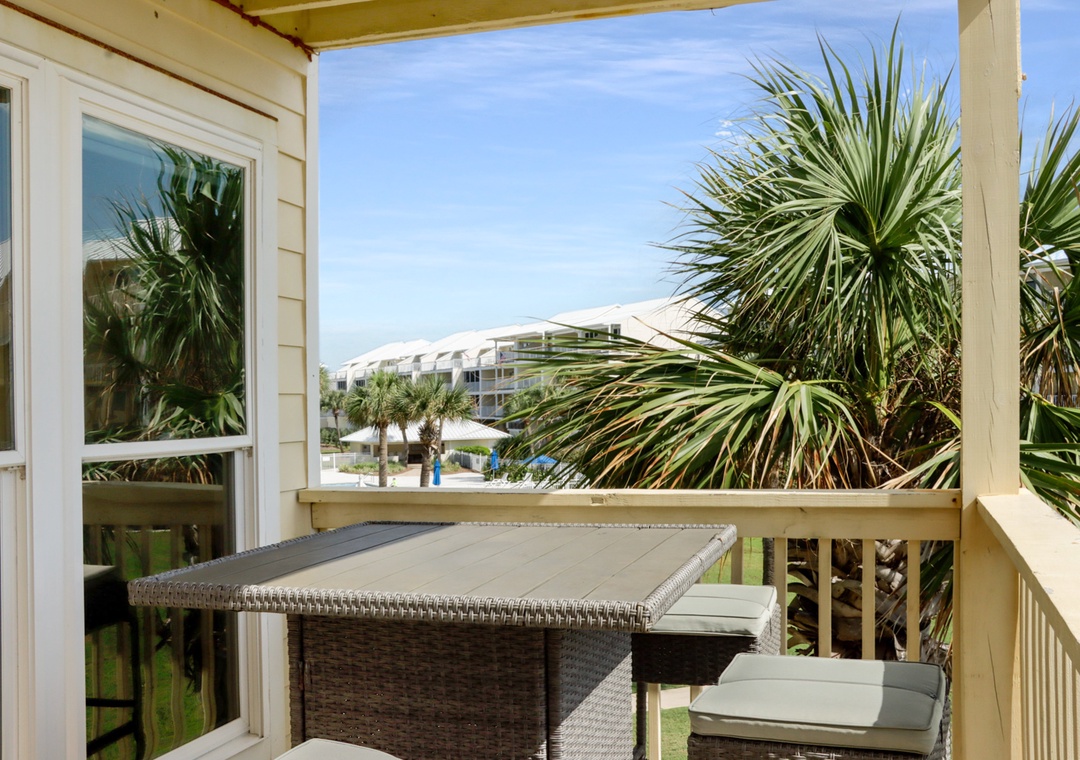 Outdoor Dining on Beach Front Deck