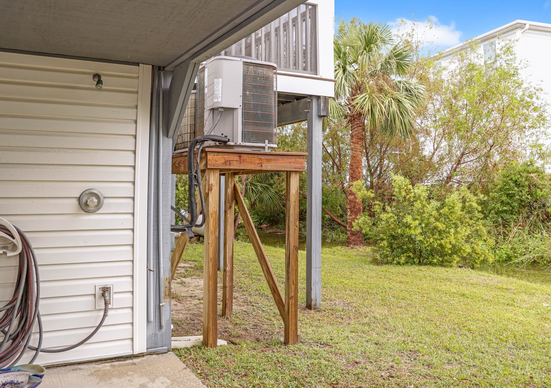 Outdoor Dining Under House