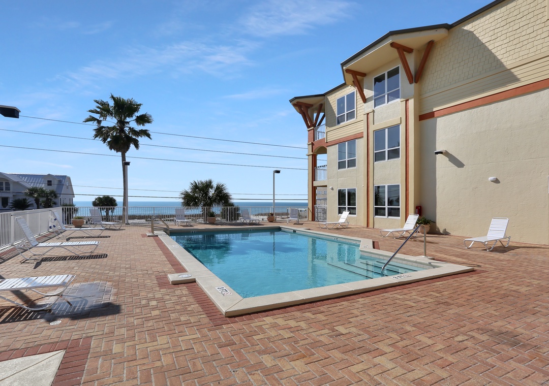 Summerhouse pool