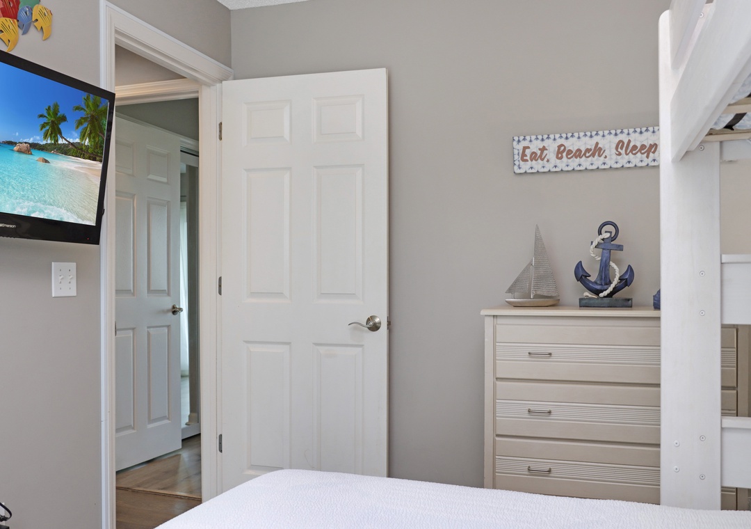 Bedroom 2 with TV (1)