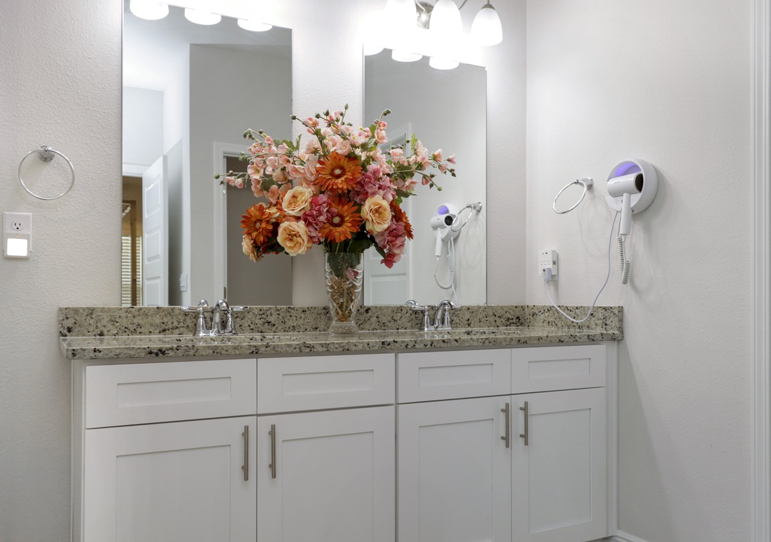 Bedroom 4 - Master Bathroom