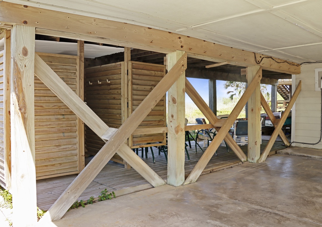 Outdoor Shower and Dining Under House