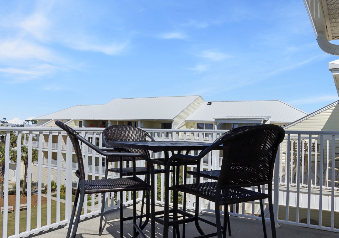 Outdoor Dining on Top Deck