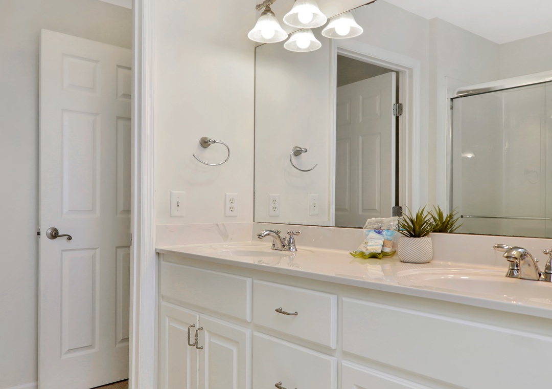 Bedroom 3 - Master Bathroom