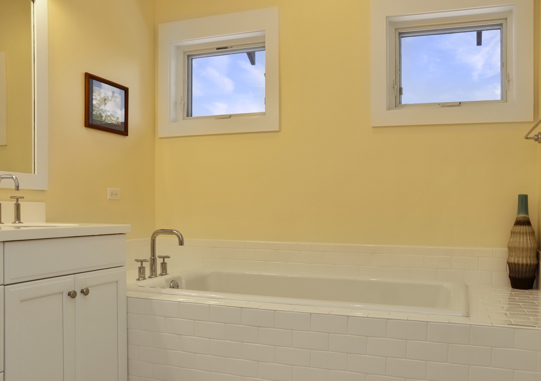 Bedroom 3 - Master Bathroom Tub