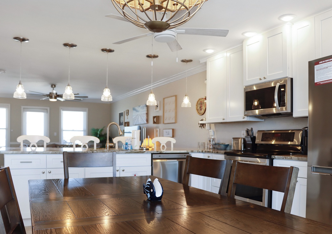 Eat-In Kitchen