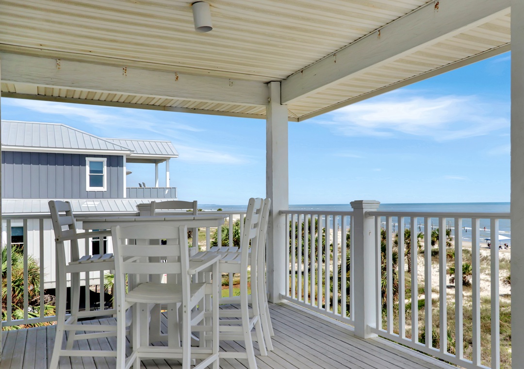 Top Floor Deck - Beach Front Outdoor Dining