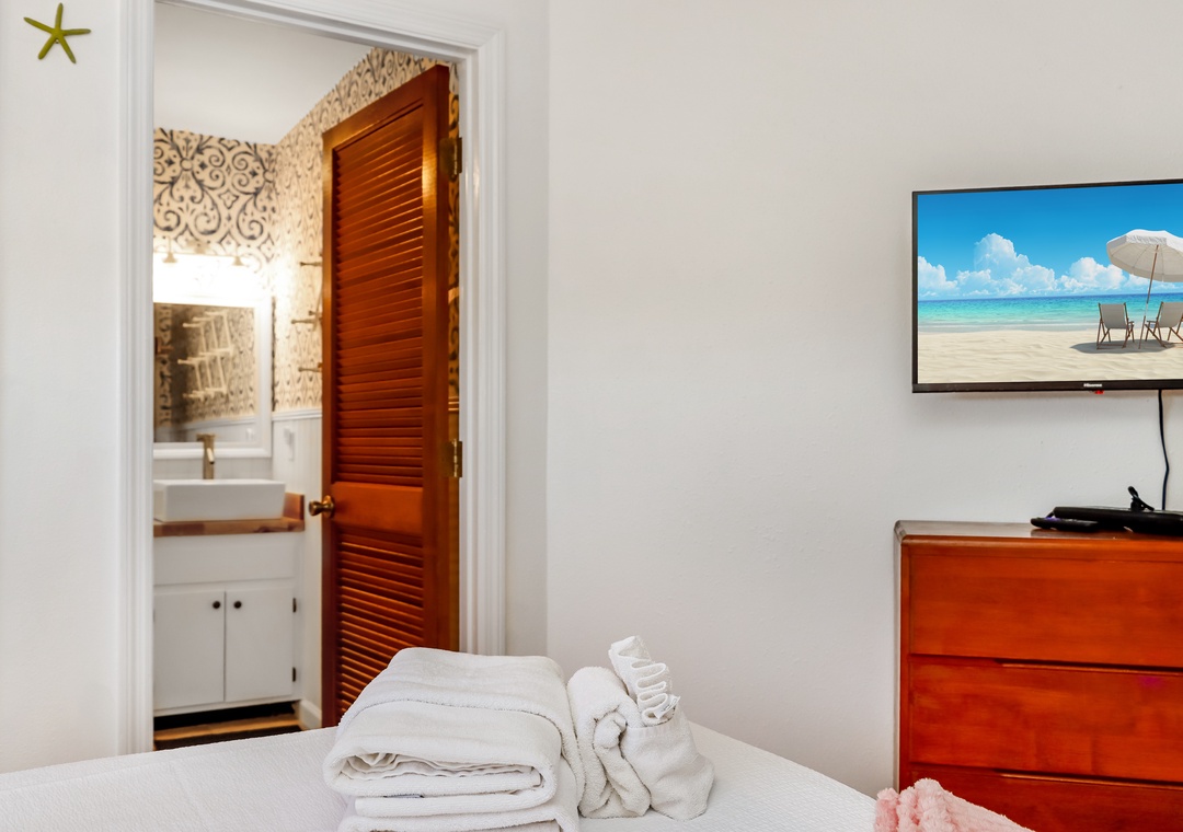 Queen Master Suite with TV