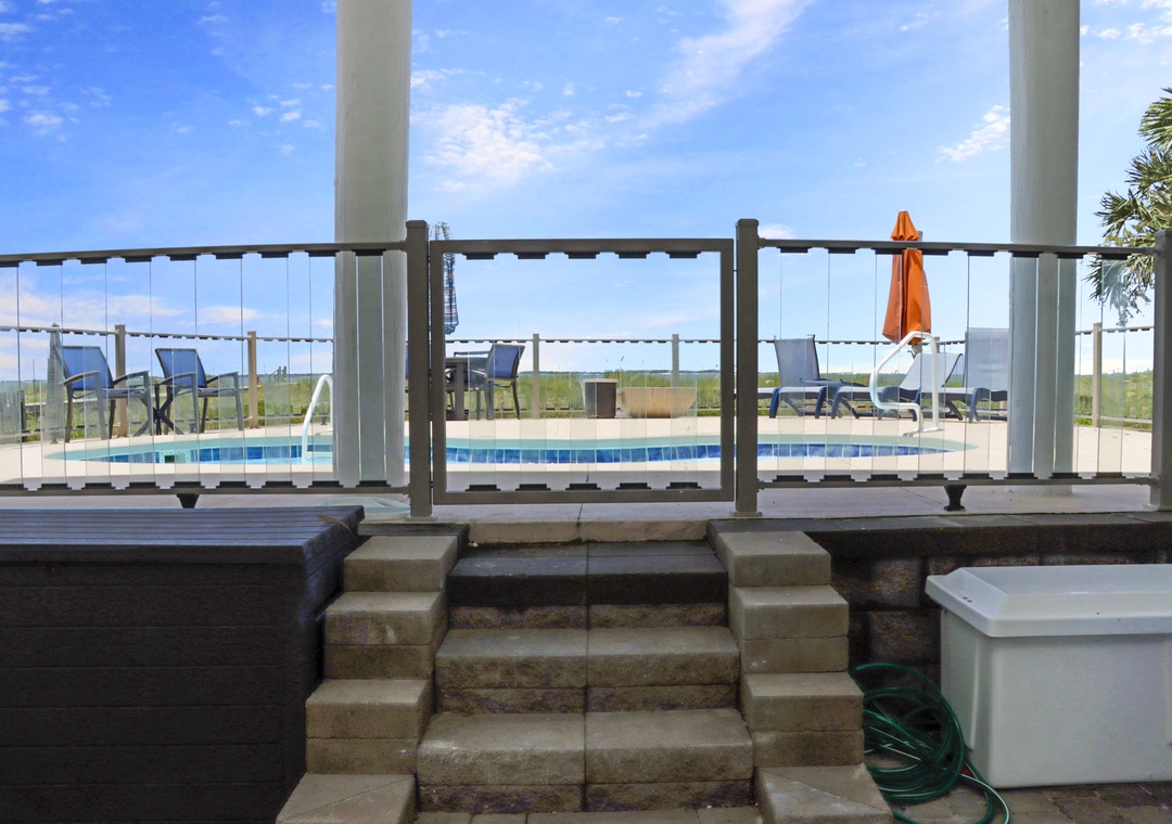 Raised Private Pool to Maximize Views