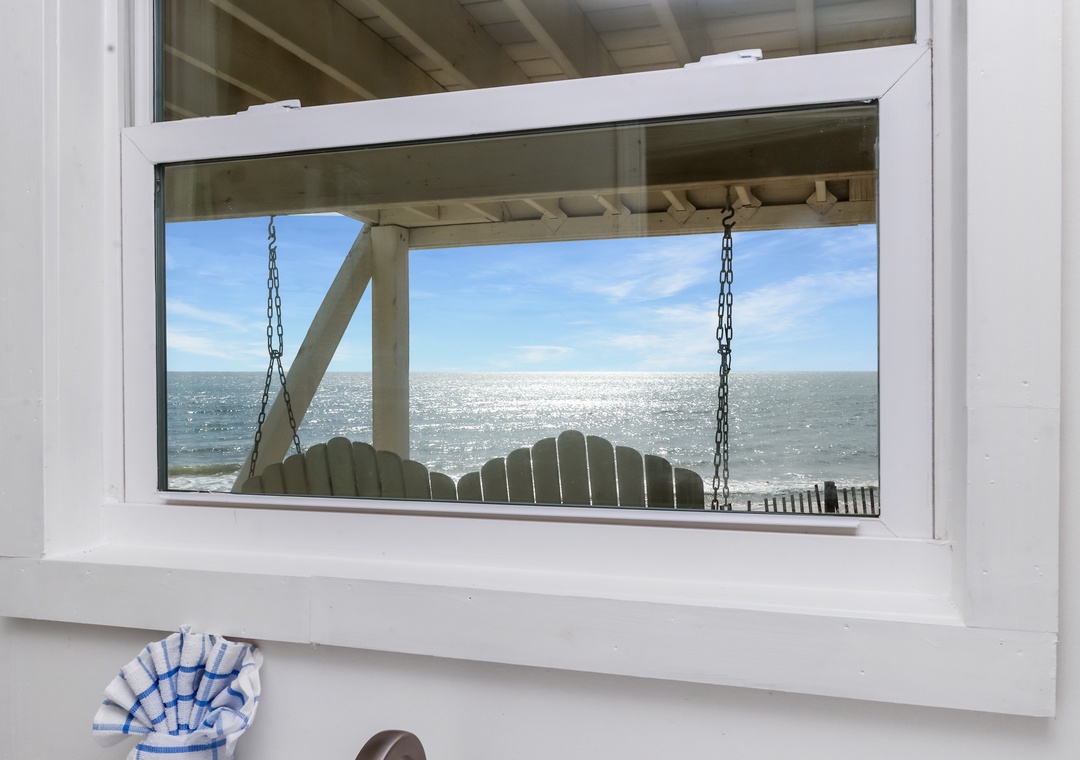 MIL Suite - Beach View from Bathroom