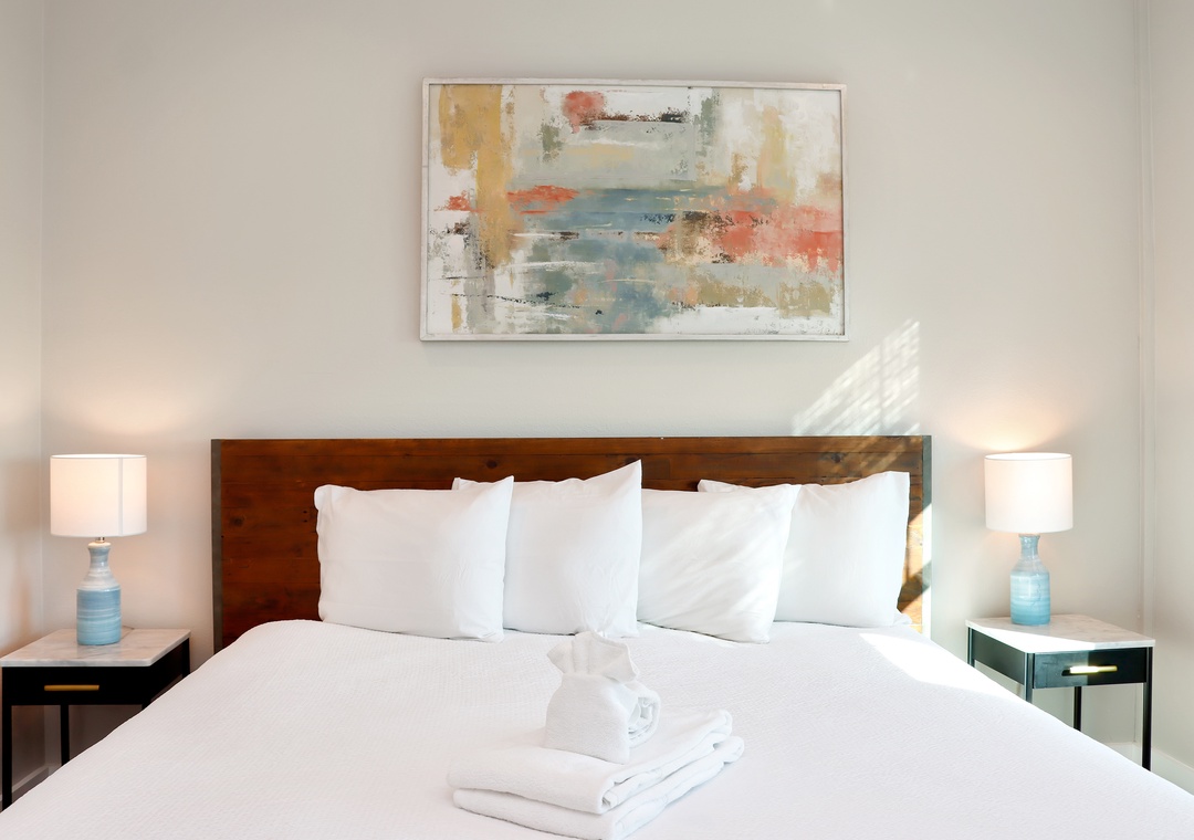 Bedroom 7 - King Bed