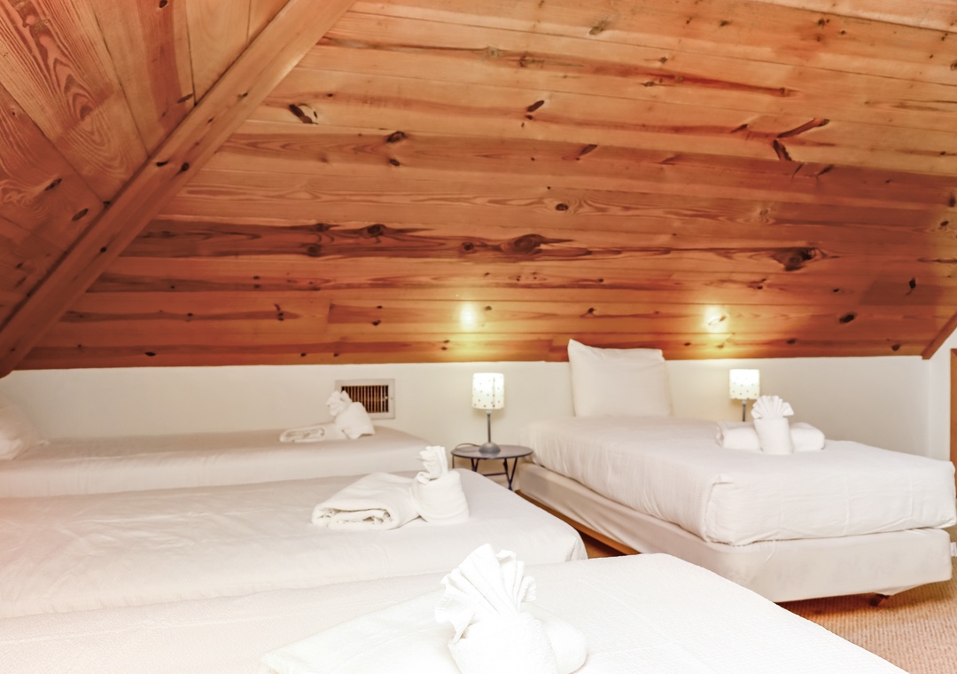 Sleeping Loft with 4 Twin Beds
