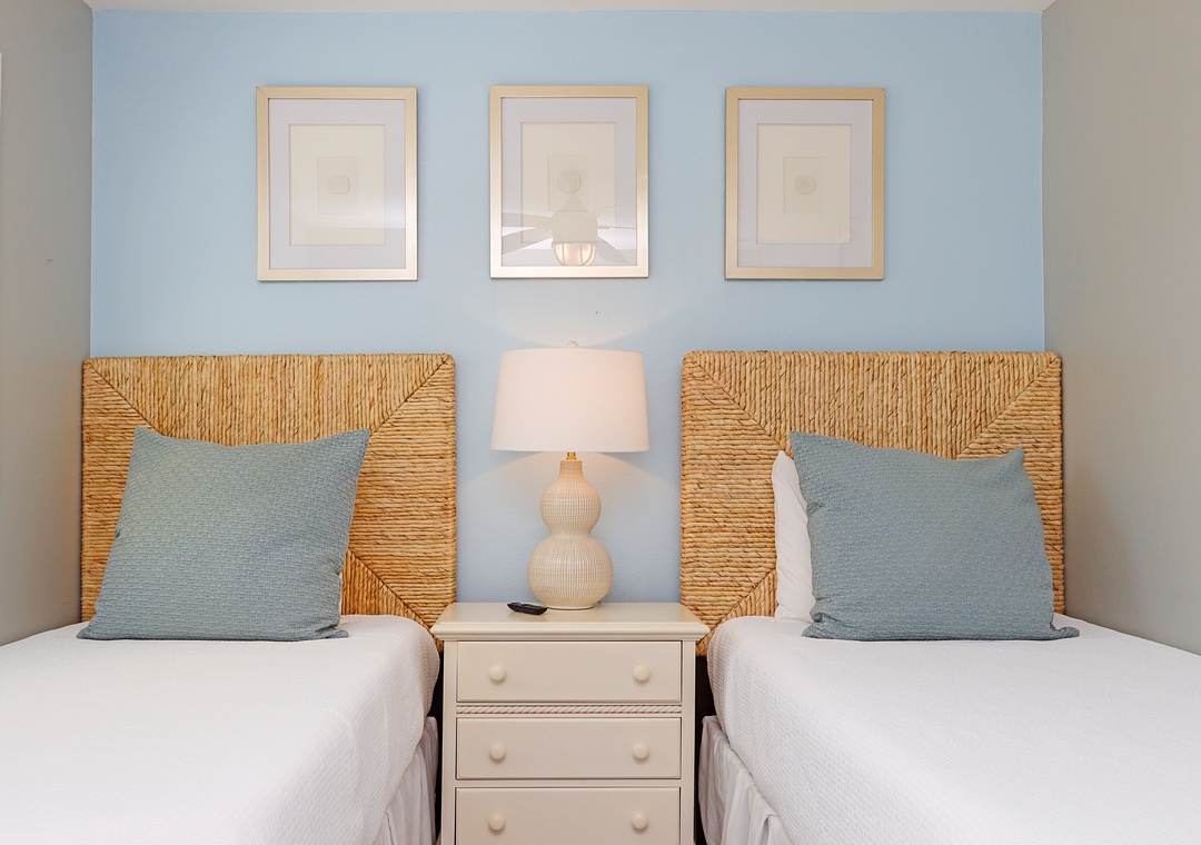 Guest Bedroom 1 - 2 Twin Beds