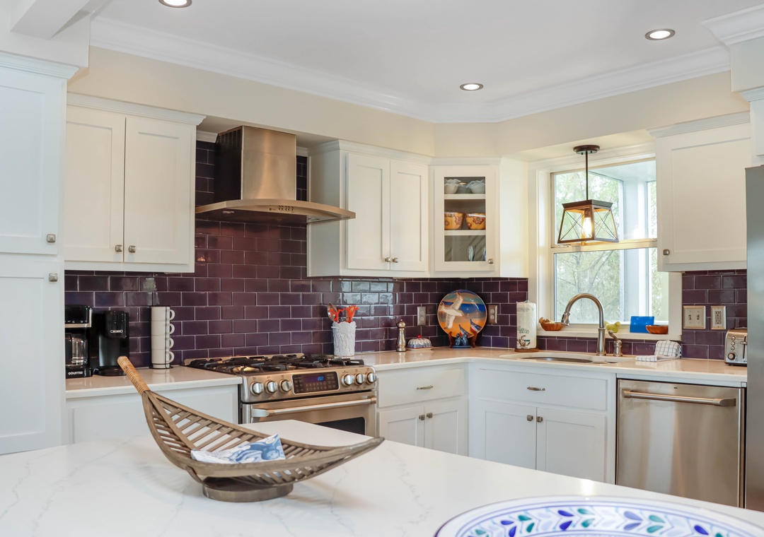 Kitchen with Island Bar
