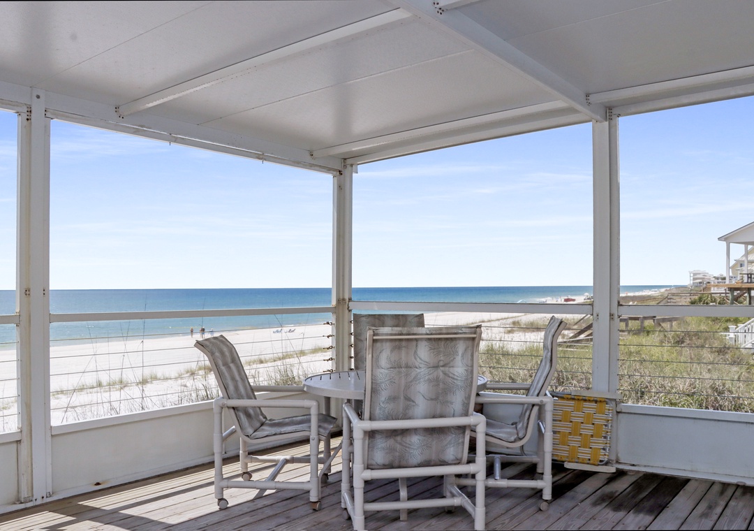 Beach Front Screened Deck - Outdoor Dining