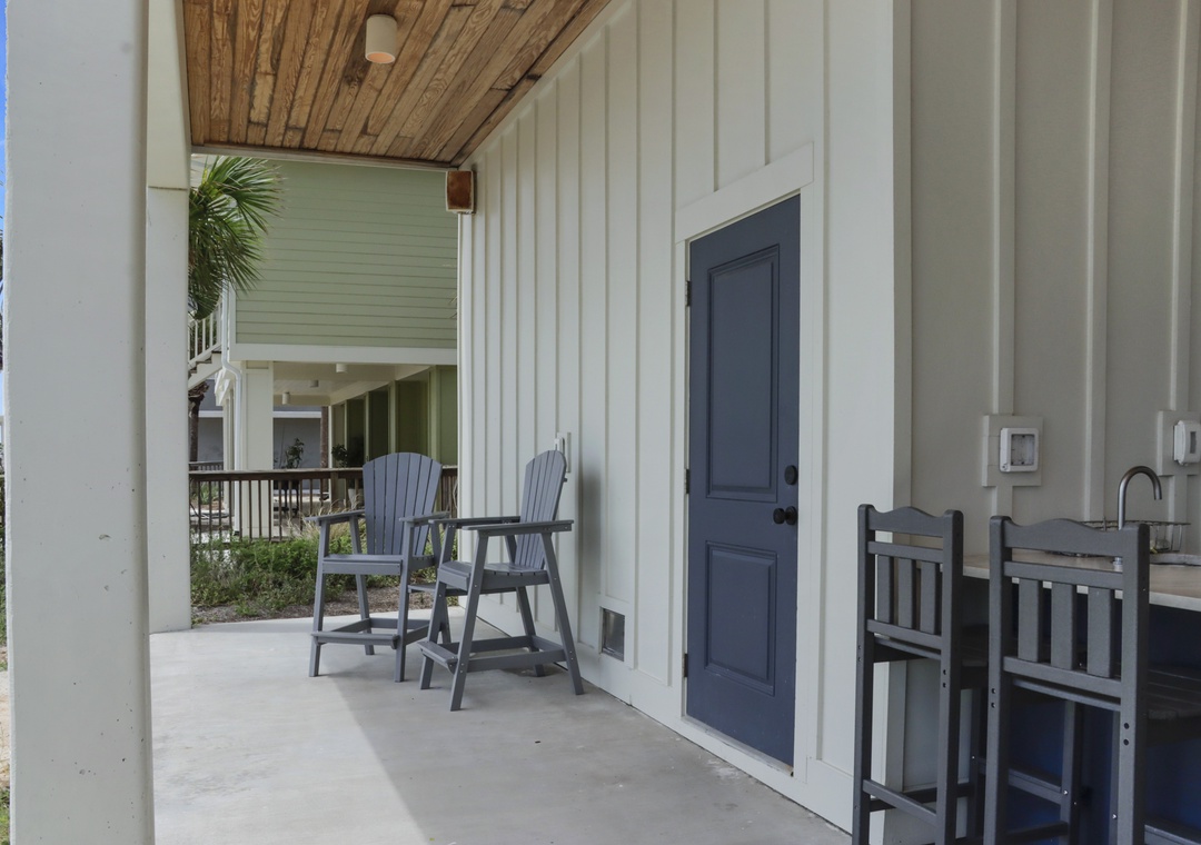 Covered Ground Floor Deck - Beach Front