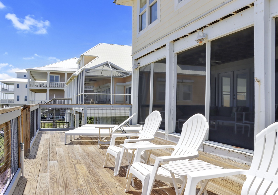 Furnished Sun Deck