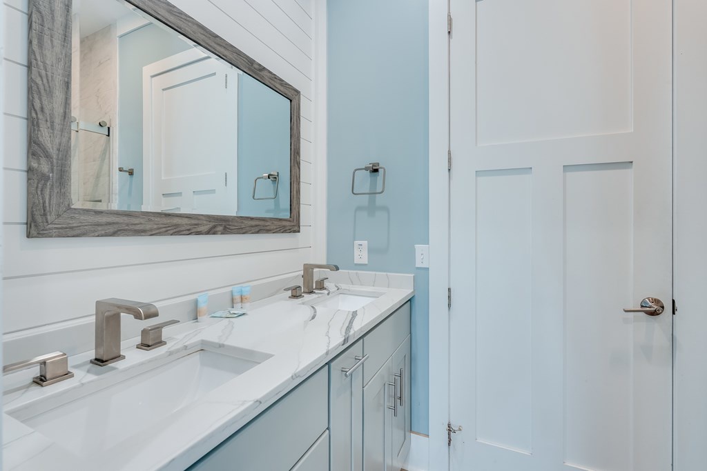 Shared Full Bathroom