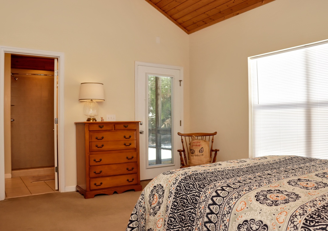 Guest bedroom