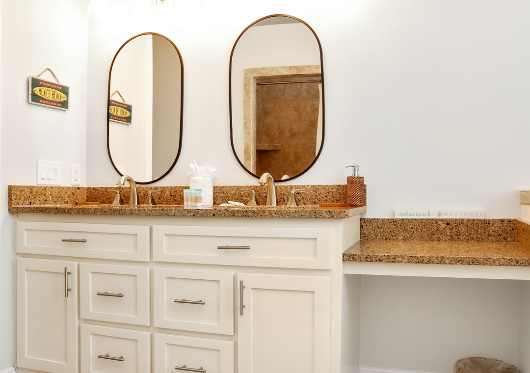 Bedroom 5 - Master Bathroom