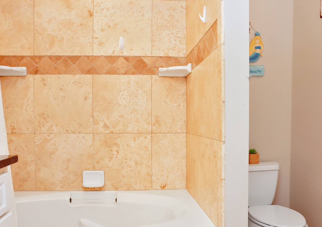 Full Bathroom - Jacuzzi Tub
