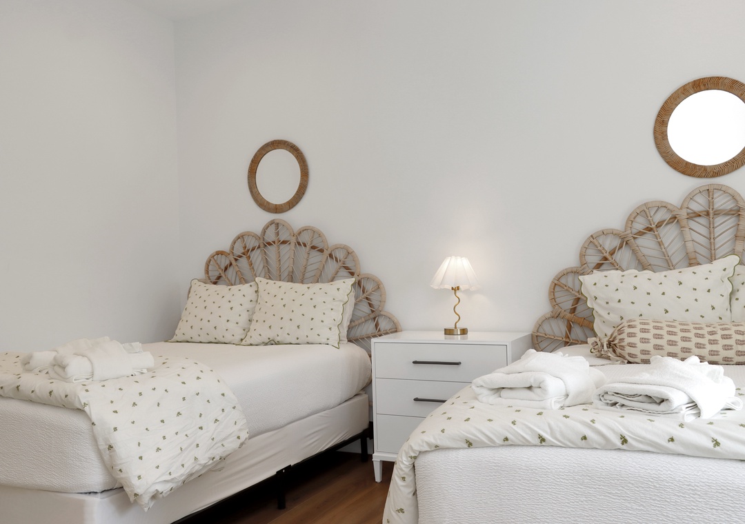 Bedroom 2 - 2 Queen Beds