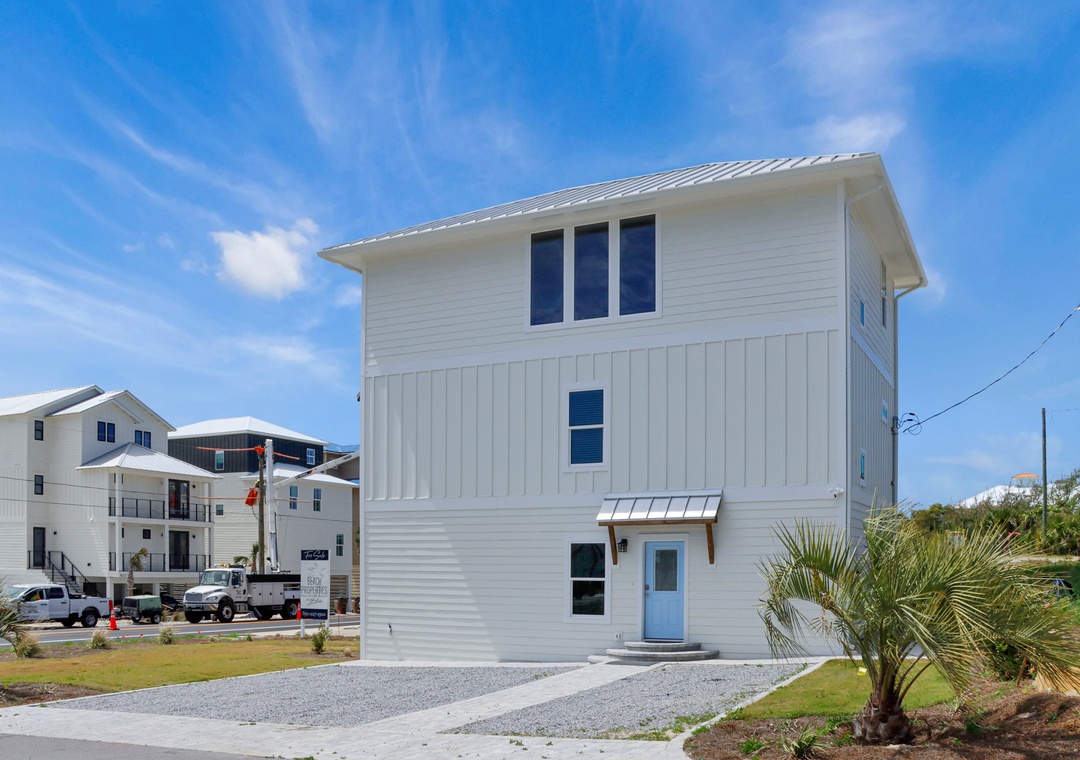 Roadside Exterior with Parking