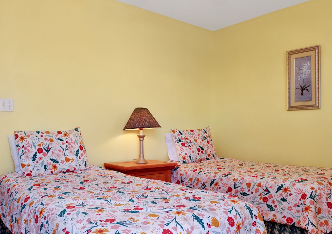 Guest Bedroom with Two Twin Beds - Main Floor