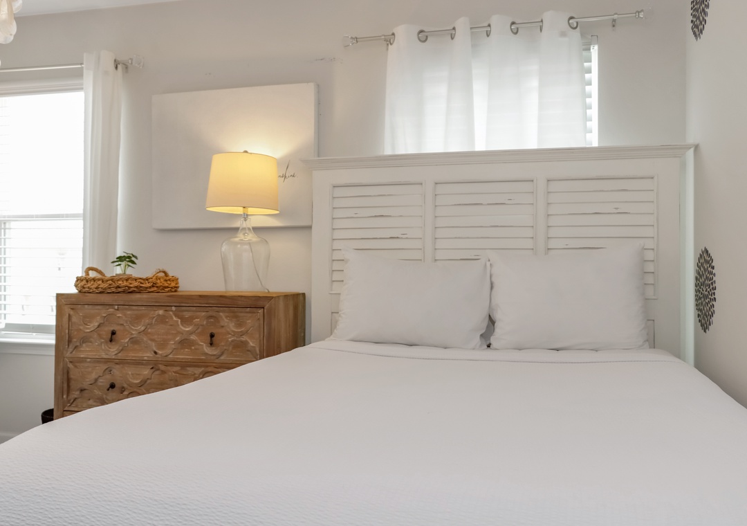 Bedroom 3 with Queen Bed